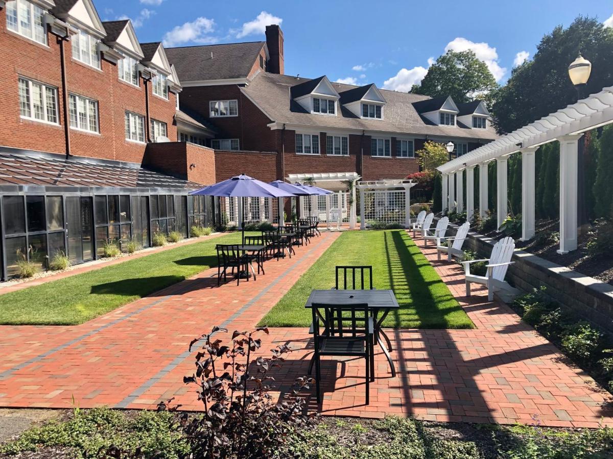 The Simsbury Inn Exterior photo