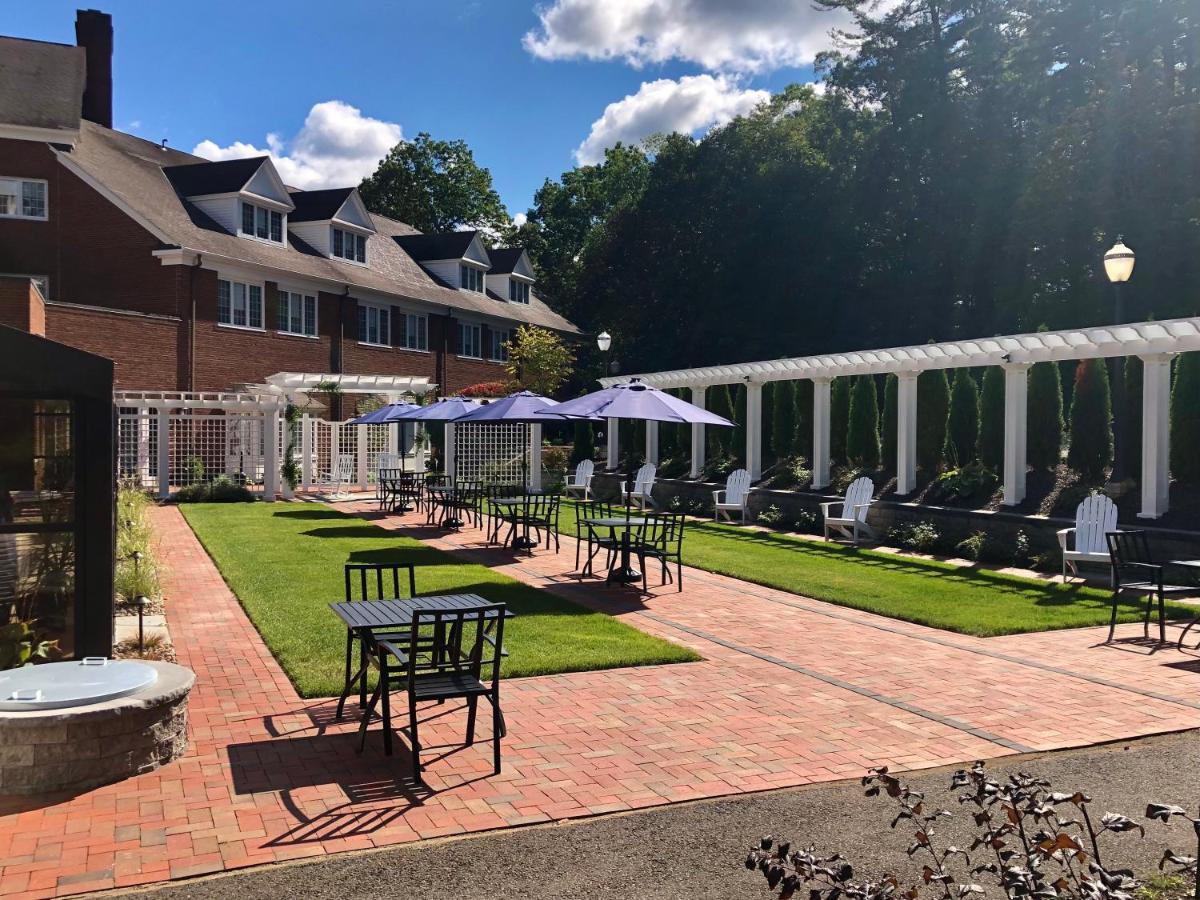 The Simsbury Inn Exterior photo