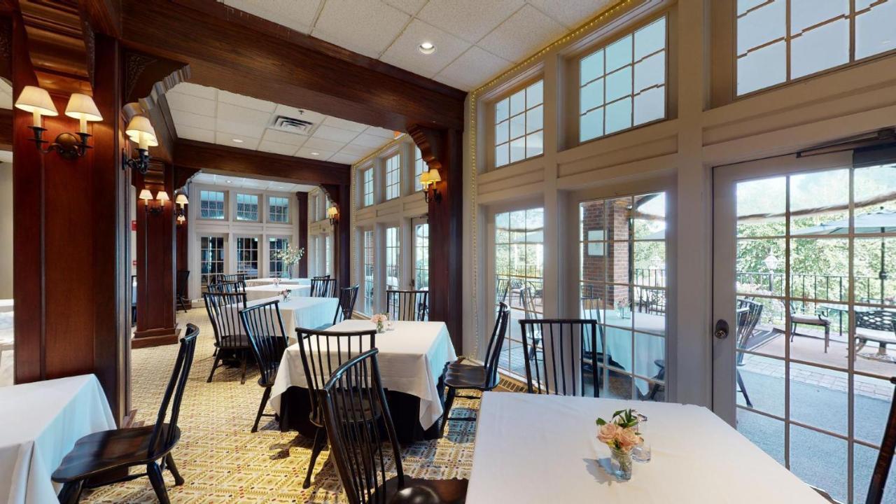 The Simsbury Inn Exterior photo